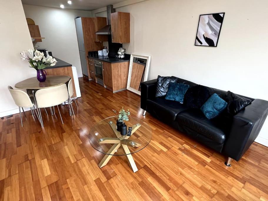 Entire Flat, 2 Bedroom & 2 Bathrooms In Бірмінгем Екстер'єр фото