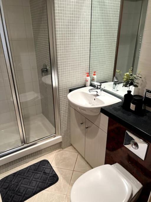 Entire Flat, 2 Bedroom & 2 Bathrooms In Бірмінгем Екстер'єр фото